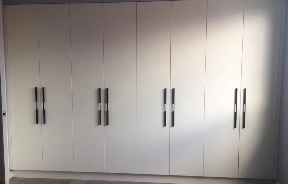 contemporary customized wardrobe 