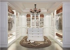 Luxurious Walk In Closet